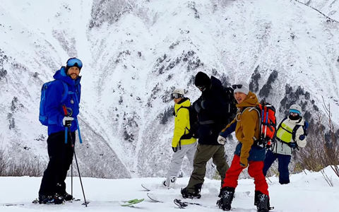 滑雪服為什么都是棉衣，沒(méi)有羽絨